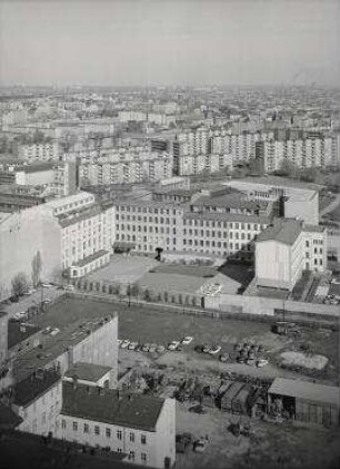 Panorama, Bild 1 von 5. Blick vom Axel-Springer-Verlagshaus über Waldeckpark, Otto-Suhr-Siedlung Richtung Lindenstraße.. Berlin-Kreuzberg, Axel-Springer-Straße 65
