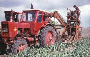 Wurzelgemüse-Erntemaschine EM 11 mit E 822 für Porree