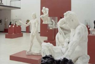 Johannes der Täufer : Raumaufnahme Ausstellungssaal. Blick vom großen Modell zum Denkmal für Victor Hugo über "Johannes d. T." zum "Denker"