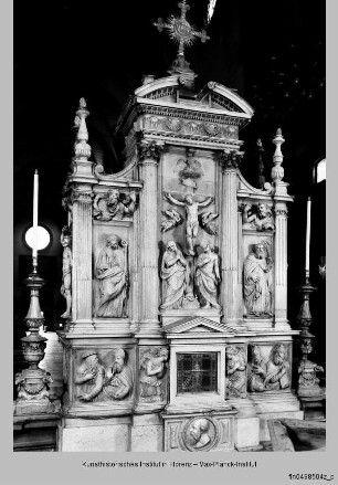 Hochaltar mit seitlichen Schranken : Altarretabel (Chorseite)