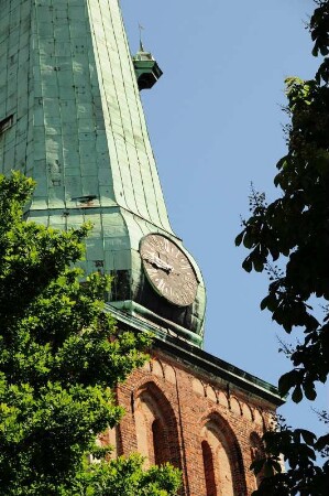 Kirchturm : Detailansicht des Turmes der Jakobikirche. Aufgenommen im Juni 2008. Foto Uwe Gerig