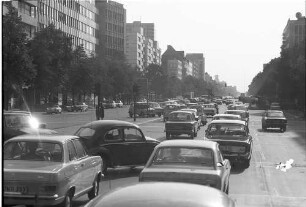 Berlin: Verkehr auf der Bismarckstraße