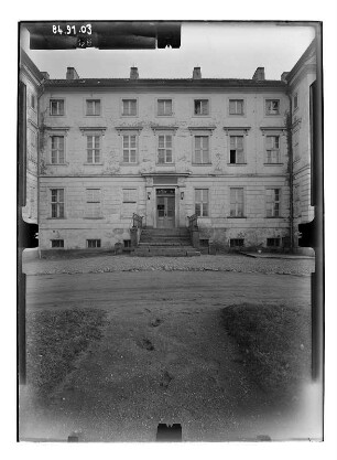 Wedendorfersee-Wedendorf. Ehem. Gutshaus (1697, Umbau 1805-1810; M. F. Rabe). Ansicht von Norden (Teilansicht)