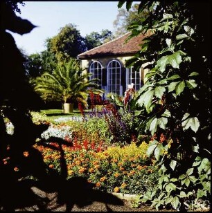 Potsdam, Neuer Garten, Blumengarten an der Orangerie.