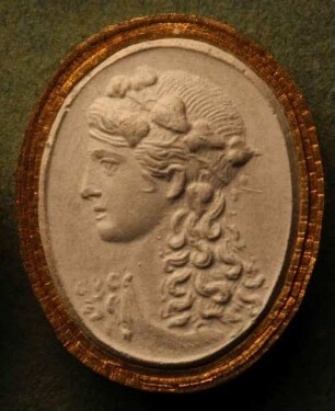 Profilkopf des Bacchus mit Efeukranz (Daktyliothek, Erstes Mythologisches Tausend)