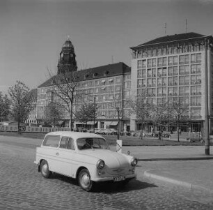 Dresden. Blick zur 5. Campingschau auf dem Grünstreifen der Leningrader Straße am Pirnaischen Platz