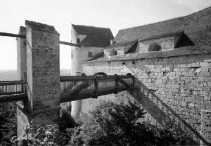 Wildenstein: Zugbrücke [Burg] Wildenstein, von außen und seitlich mit Graben