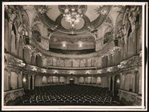 Theater am Schiffbauerdamm (auch: Neues Theater, Berliner Ensemble), Berlin: Ansicht Zuschauerraum