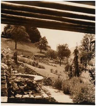 Garten Suidter, Luzern: Blick von Terrasse über Garten