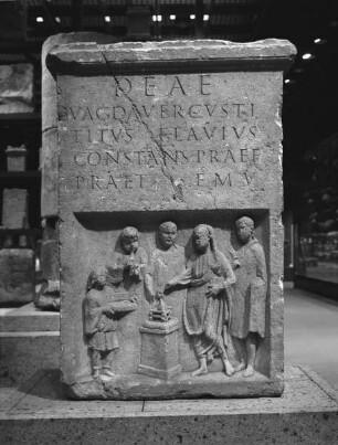 Altar für die Göttin Vagdavercustis — Opferdarstellung