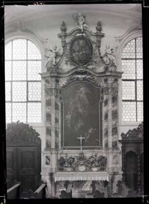 Kloster; Seitenaltar im südlichen Schiff