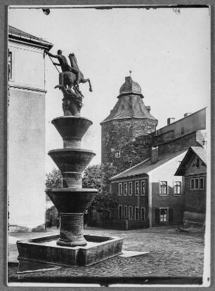 St. Georg der Drachtöter als Brunnen im Schlosshof zu Plauen