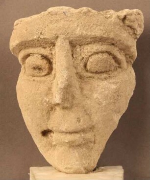 Fragmentierte Maske eines älteren Mannes(?)