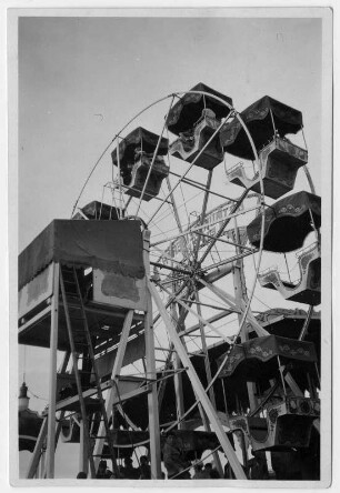 Riesenrad auf einem Jahrmarkt