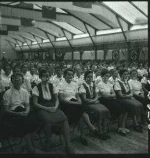 Zuhörerinnen während der Ansprache der Reichsfrauenführerin Gertrud Scholtz-Klink auf dem Gautag in Lüneburg