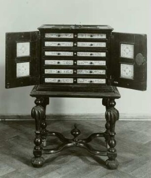 Kabinettschrank