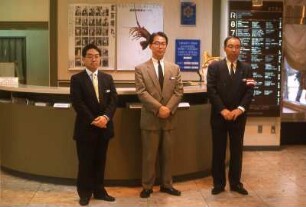 Leitende Angestellte in einem Kaufhaus in Tokio, Japan, 1990