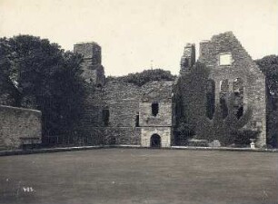 Kirkwall, Schottland. Ruine des Palastes von Earl II. Patrick Stewart (begonnen 1607), Straßenansicht