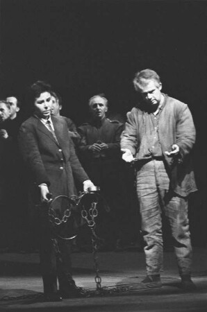 Szenenbilder aus "Fidelio", Oper in zwei Akten von Ludwig van Beethoven. Deutsche Oper Berlin, November 1962