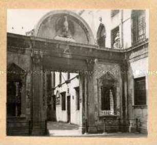 Venedig, Schöner Vorhof der Scuola di San Giovanni Evangelista