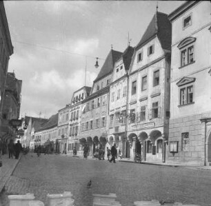 Rokokoarchitektur : Häuser am Stadtplatz erbaut im Rokokostil in Steyr.