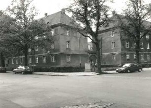 Dresden-Trachau. Wohnsiedlung des Bauvereins Kleinwohnungsbau (1919/1921; O. Schubert). Wohnanlage, Wilder-Mann-Straße 21 c, d/Kopernikusstraße 15. Eckansicht