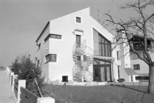 Sonderpreis in bundesweitem Architekturwettbewerb für ein von Architekt Friedrich Lehmann erbautes Einfamilienhaus in der Gutedelstraße in Stupferich