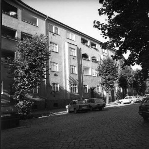 Berlin-Schöneweide, Köllnische Straße. Wohnhauszeile. Straßenansicht von Osten