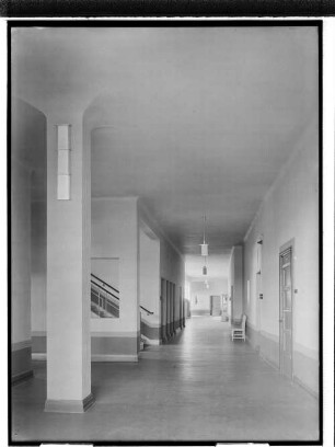 Schule Uferstraße (Hamburg-Hohenfelde): Flur : SchumacherWV Nr. 267