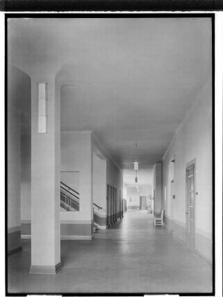 Schule Uferstraße (Hamburg-Hohenfelde): Flur : SchumacherWV Nr. 267