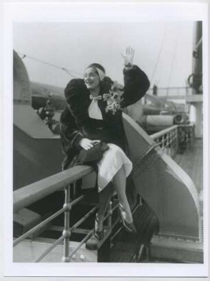 Marlene Dietrich auf dem Passagierdampfer "Bremen" (Ort unbekannt, 1930) (Archivtitel)