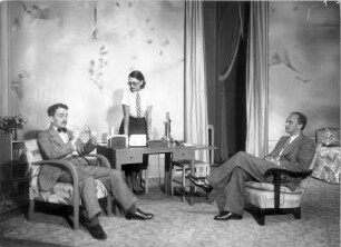 Nina. Komödie in drei Akten von Bruno Frank. Staatsschauspiel Dresden, Uraufführung 03.09.1931 : Erich Ponto als Regisseur Paul Hyrkan, Cara Gyl als Sekretärin Eva Weininger und Paul Hoffmann als Dr. Stefan Breuer