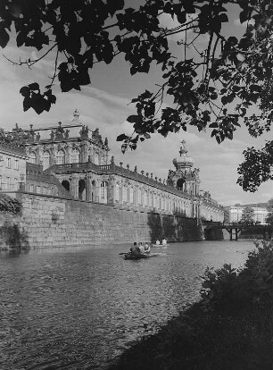 Dresden. Zwinger, Kronentor mit Langgalerien und Graben