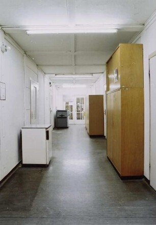 Sächsische Landesbibliothek - Staats- und Universitätsbibliothek Dresden. Zweigbibliothek Wasserwesen/Biologie. Gang