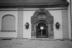 Ostportal des nördlichen Kurverwaltungsgebäudes