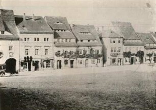 Oschatz, Altmarkt um 1860 : Oschatz, Altmarkt um 1860. Fotografie (wohl nach einem Stich von 1860 datiert)
