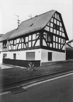 Waldsolms, Denkmalstraße 13, Denkmalstraße 15