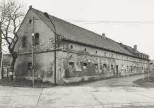 Radeburg. Rittergut, Am Hofwall 2 : Radeburg (Kreis Meißen). Rittergut, Am Hofwall 2, Wirtschaftsgebäude. Straßenansicht