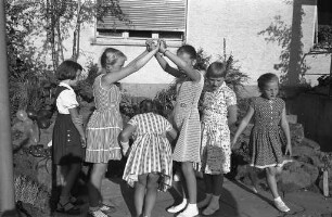 Kinderspiel "Die Goldene Brücke".