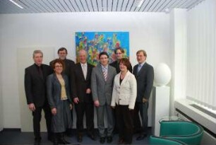 Gruppenfoto mit Landrat Rolf Menzel