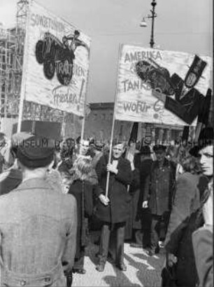 Demonstration Unter den Linden gegen die Währungsreform in den Westzonen