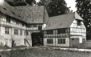 Rodeberg, Kloster Zella : Rodeberg. Kloster Zella (ehemaliges Benediktiner-Nonnen-Kloster, 12. Jahrhundert), heute evangelisches Alten- und Pflegeheim. Hofansicht