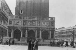 Die Loggetta : Die Loggetta am Fuß des Campanile, des Glockenturms der Kirche San Marco in Venedig.