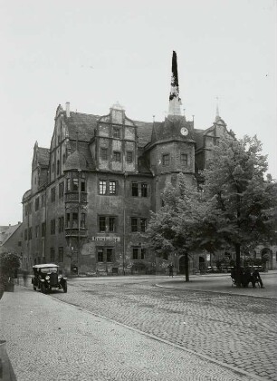 Saalfeld, Rathaus : Saalfeld. Rathaus. Markt / Ecke Köditzgasse. Eckansicht