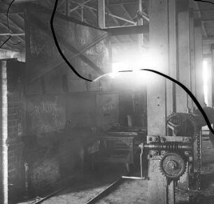 Winde zum Herausziehen der Kühlwagen : Technikgeschichte | Technologie | Glasfabrikation | Flaschen | Maschinenfabrikation