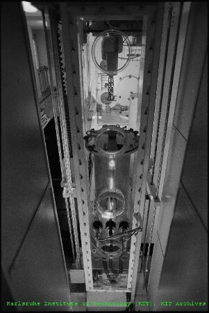 Blick in eine Glovebox des Instituts für Radiochemie (IRCh)