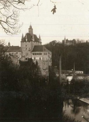 Burg Kriebstein : Höfchen, Burg Kriebstein mit Niethammerwerk, Hintergrund Ehrenburg