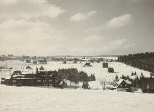 Zinnwald-Georgenfeld. Ortsteil Zinnwald mit dem Tal des Heerwassers. Ansicht von Südosten