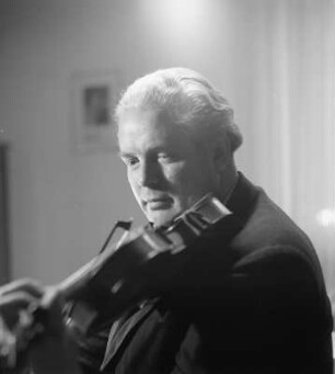 Porträt 1. Konzertmeister der Dresdner Staatskapelle, Prof. Erich Mühlbach