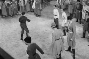 Szenenbilder aus dem Ballett "Gajaneh" von A. Chatschaturjan, Regie Gruber mit E. Vesko u.a., Deutsche Staatsoper Berlin, Premiere 21.10.1955